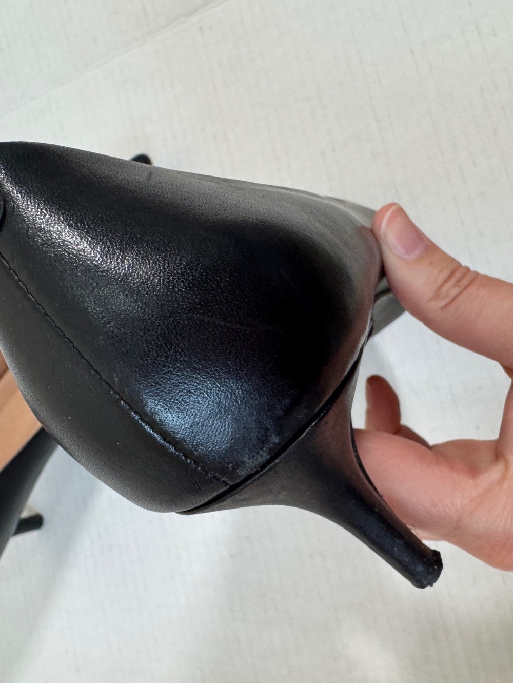 Cole Haan Black Leather Kitten Heels Pumps Womens 9 Career Classic Damaged - Picture 9 of 10
